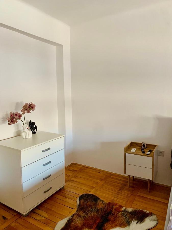 City Center Square Deluxe Nest พอดโกริกา ภายนอก รูปภาพ
